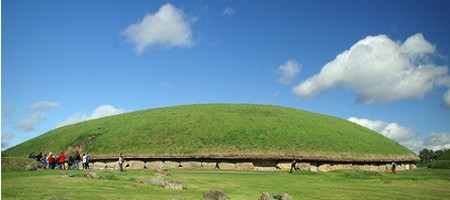 Hügelgräber von Knowth, Dowth, Newgrange, Tara, Fourknocks, Loughcrew in Irland